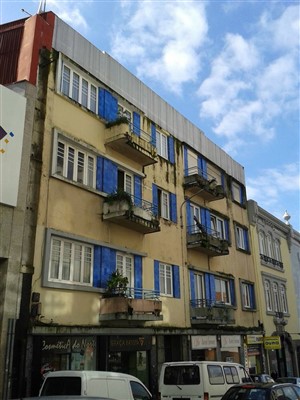Edifício sito na Rua Fernandes Tomás - Porto